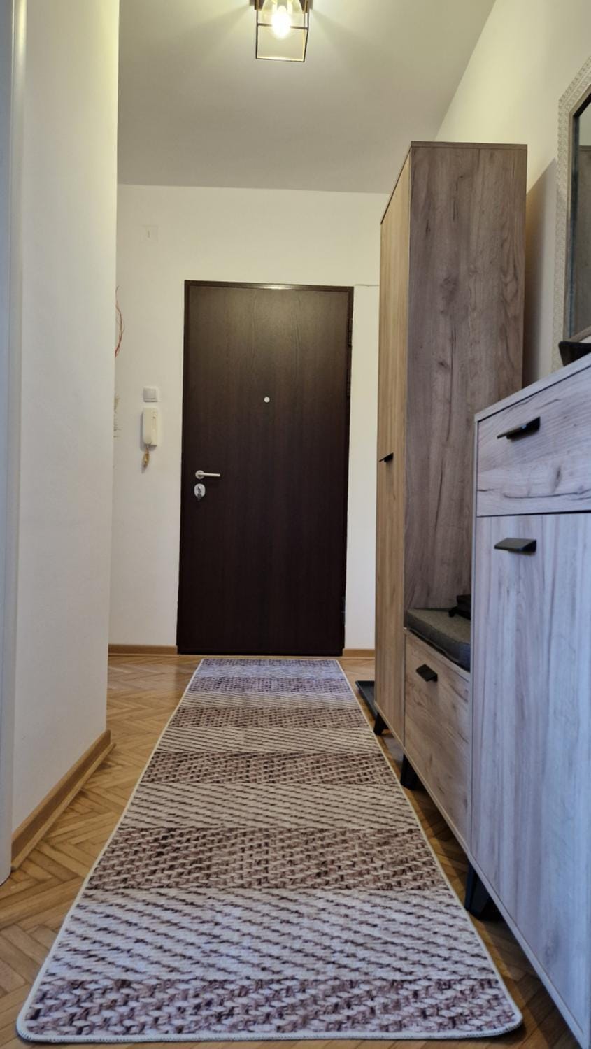 Facade/entrance, wardrobe