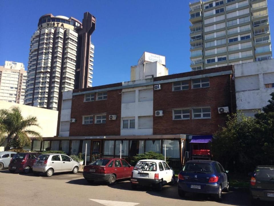Property building, Facade/entrance, Landmark view, Location
