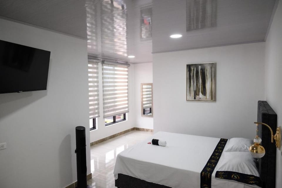 Bed, View (from property/room), City view, Mountain view, Street view