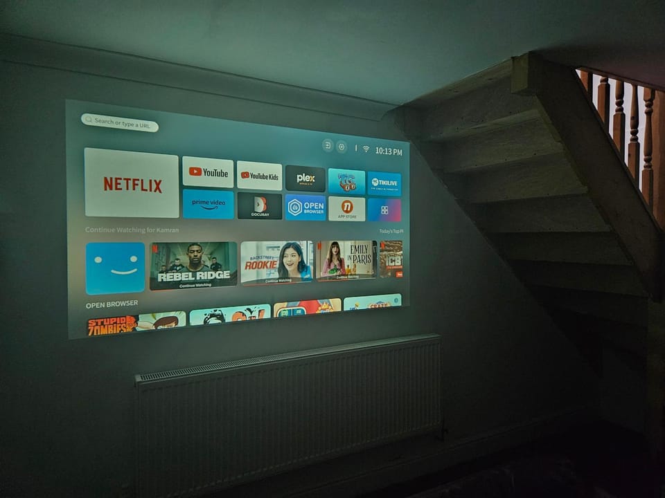 Large Annexe with games room pool table ping pong air hockey movie projector Chalet in Windsor