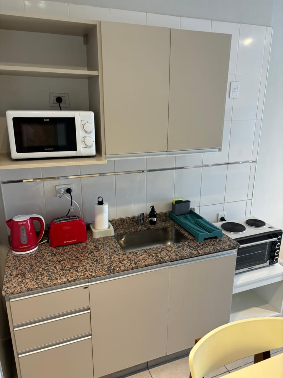 Coffee/tea facilities, Kitchen or kitchenette, minibar, pet friendly, stove, toaster