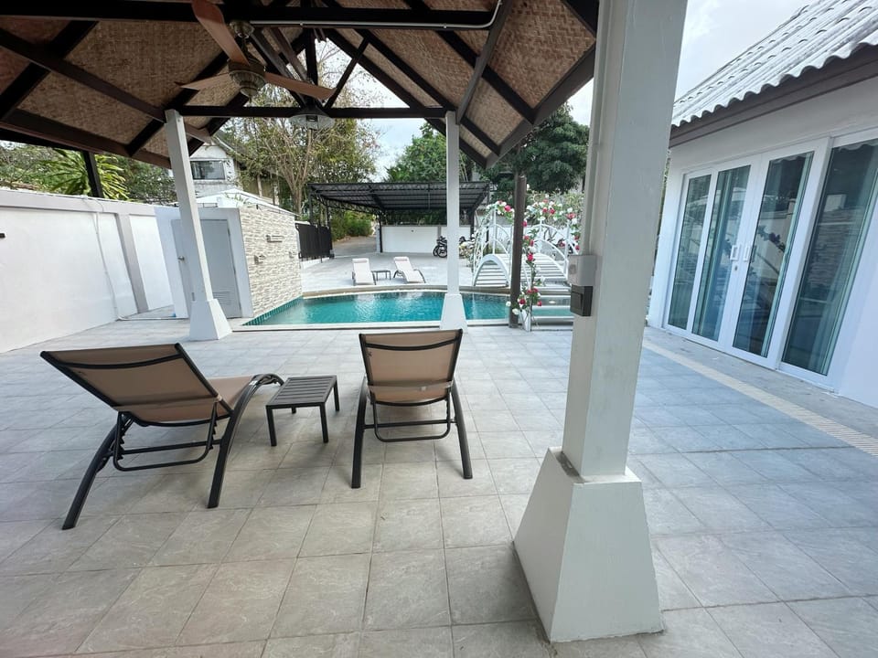 Pheonix Golf Pool Resort Villa Villa in Pattaya City