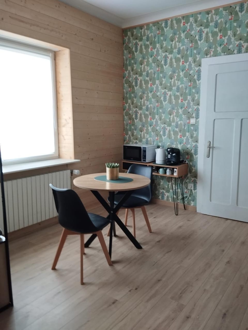 Seating area, Dining area