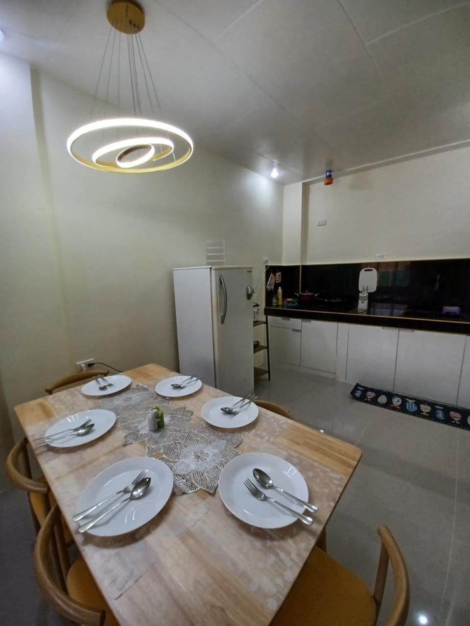 Kitchen or kitchenette, Dining area
