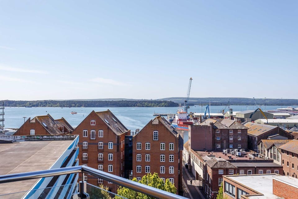 City view, Sea view