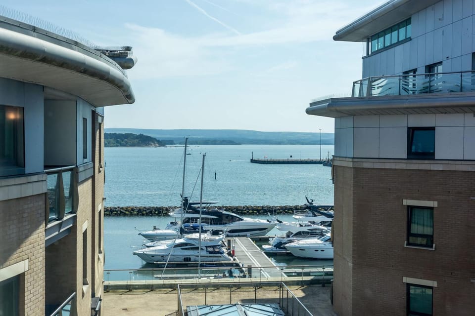 Jeanneau - Prestigious Dolphin Quays apartment on Poole Quay Apartment in Poole