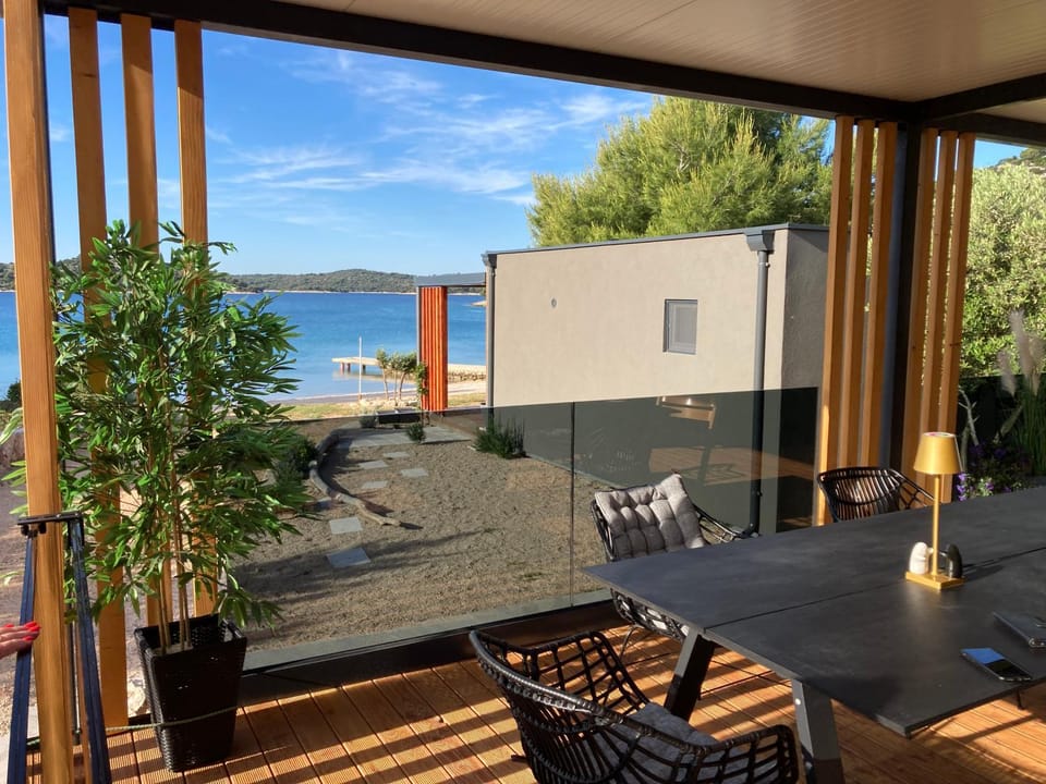 View (from property/room), Balcony/Terrace, Seating area, Dining area, Sea view