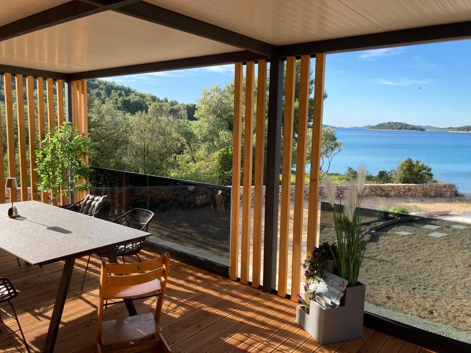 View (from property/room), Dining area, Sea view
