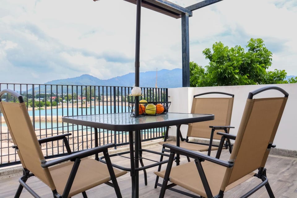 View (from property/room), Balcony/Terrace, Mountain view
