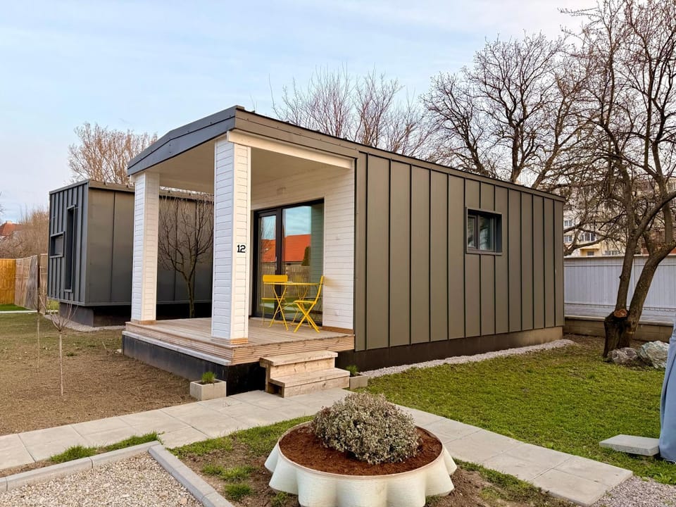 Pixel - Tiny Village Bed and Breakfast in Romania