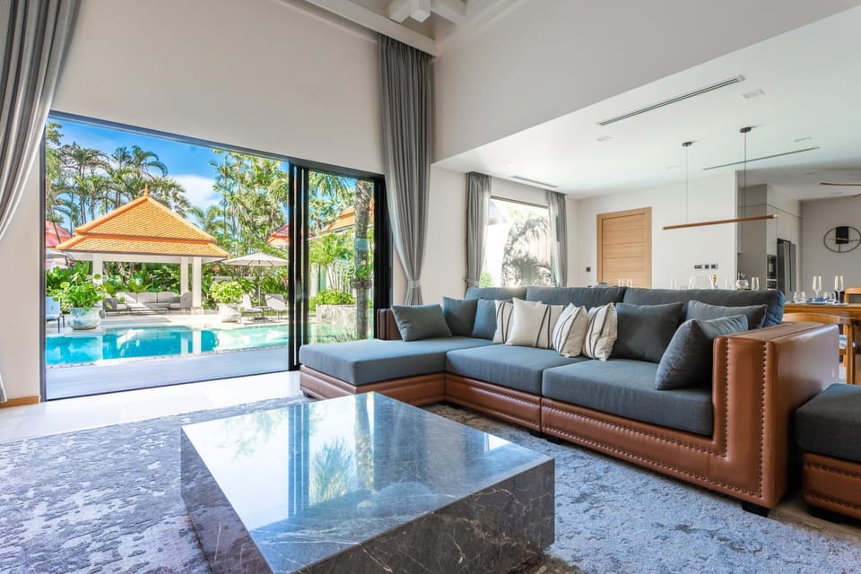 Patio, Day, Living room, Pool view, Swimming pool
