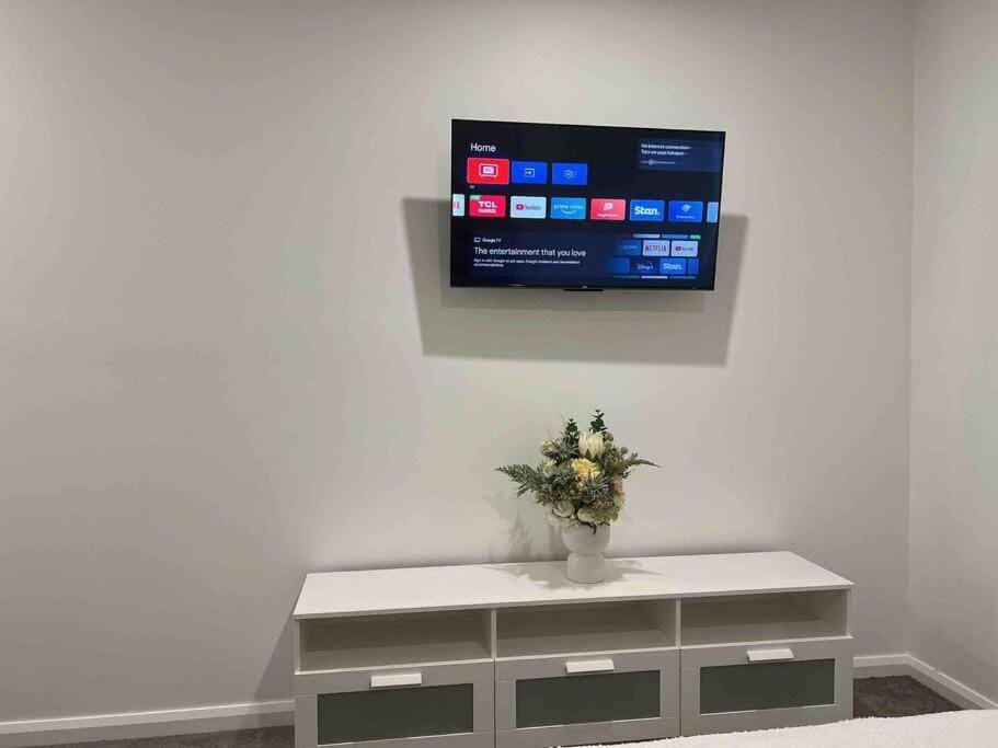 New and Sophisticated Home Apartment in Springvale