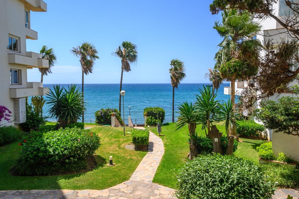Property building, Spring, Day, Natural landscape, Garden, Garden view, Sea view