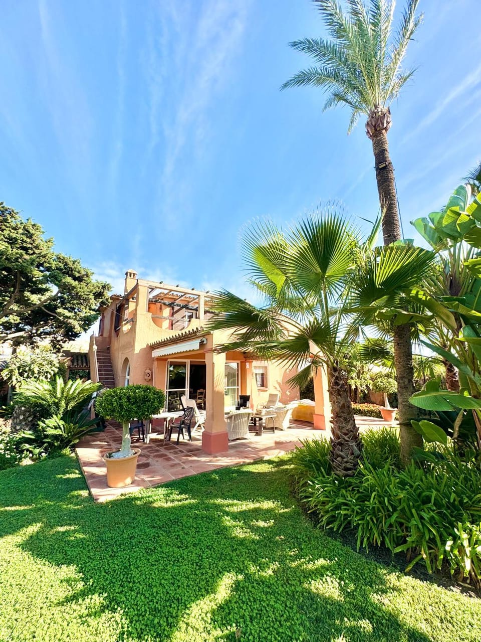 Property building, Day, Garden, Garden view