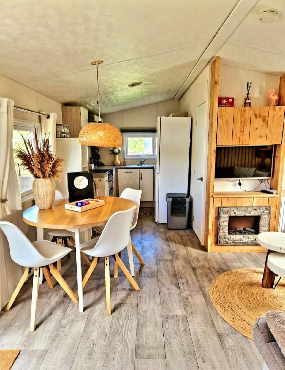 Kitchen or kitchenette, Living room, Dining area