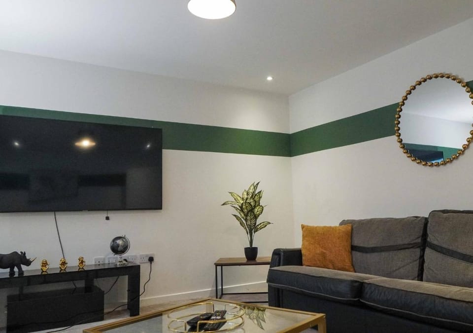 Communal lounge/ TV room, TV and multimedia, Living room, Seating area
