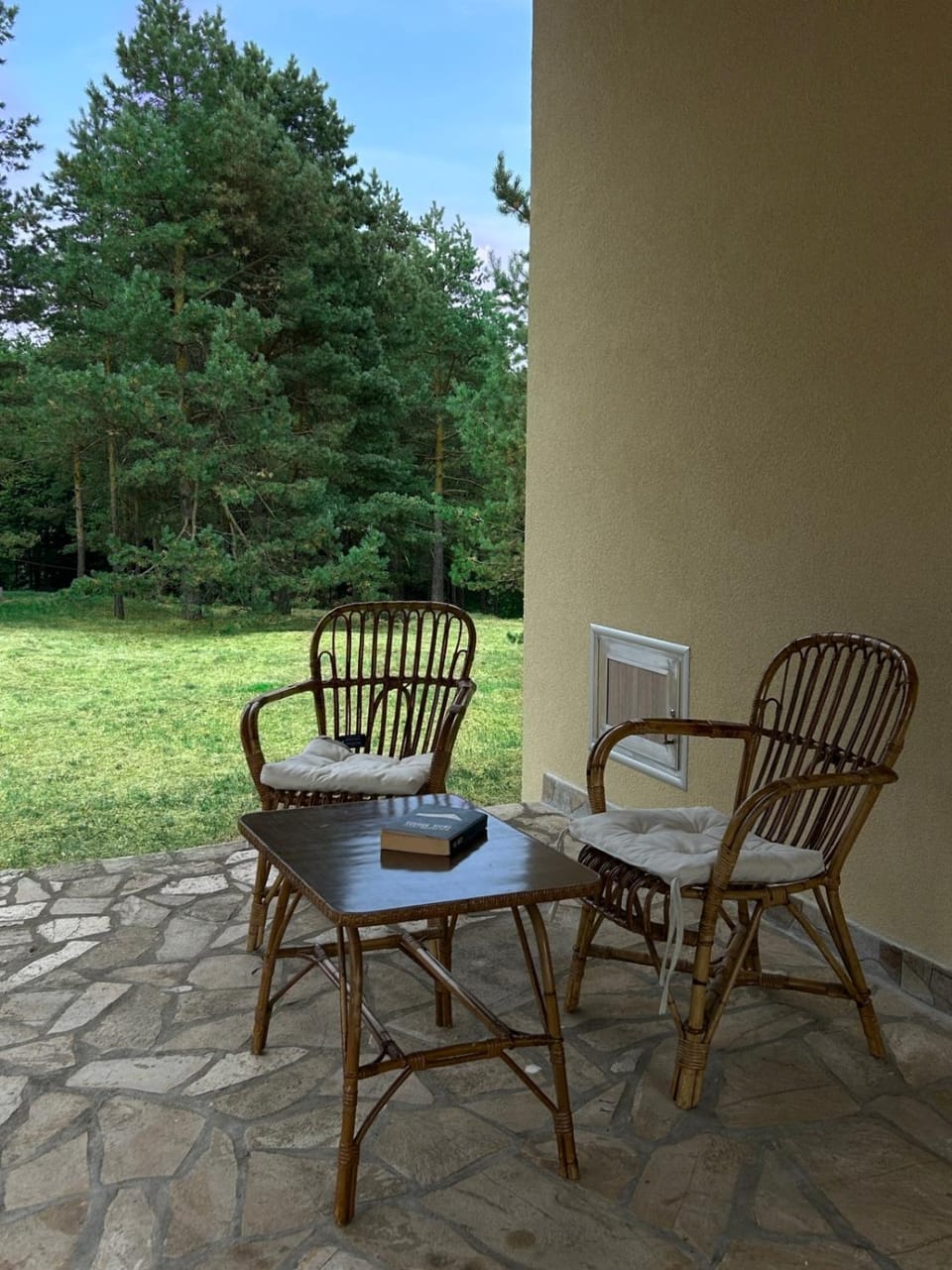 Property building, Spring, Day, Garden, Balcony/Terrace, Garden view