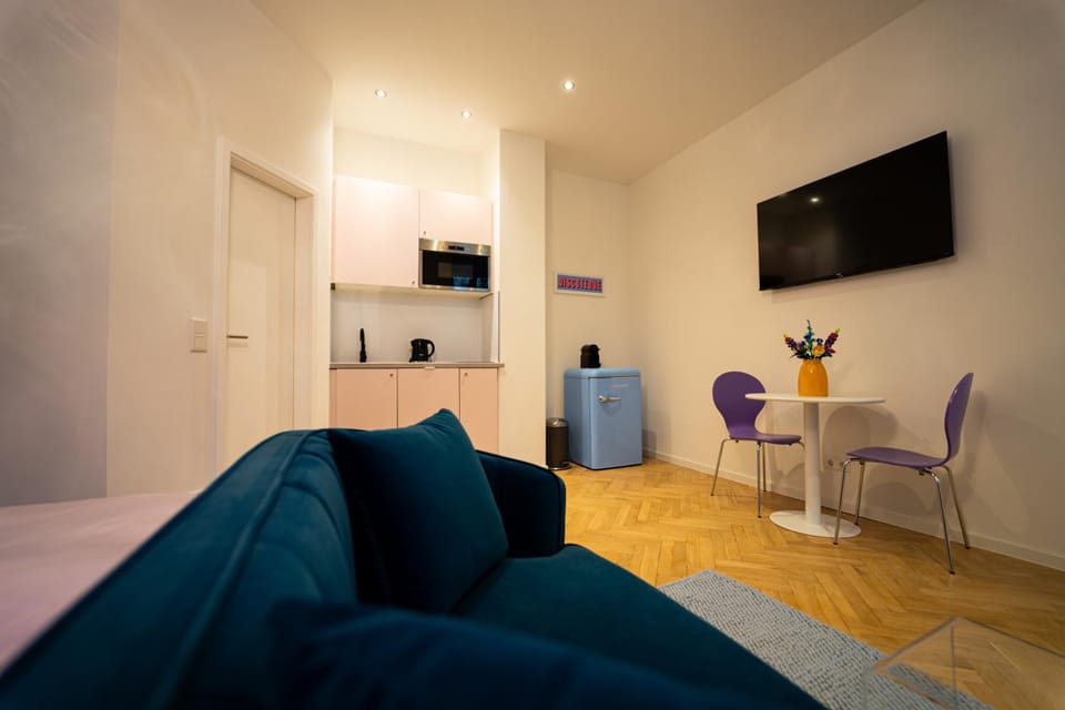 Kitchen or kitchenette, Living room