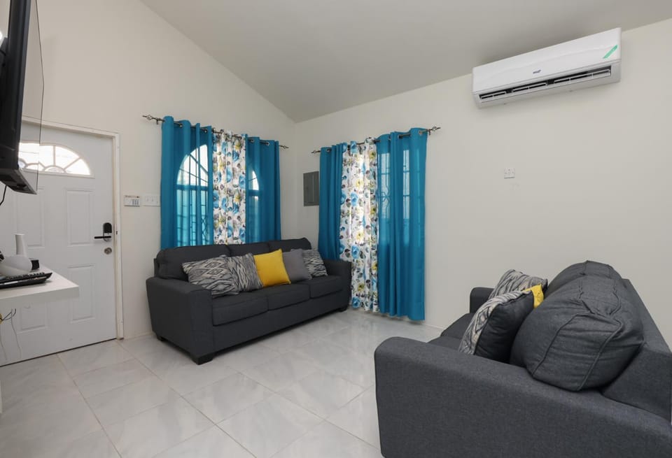 Osmax Oasis, 1BD and 1 BA, Gated, near Puerto Seco Beach Bed and Breakfast in St. Ann Parish