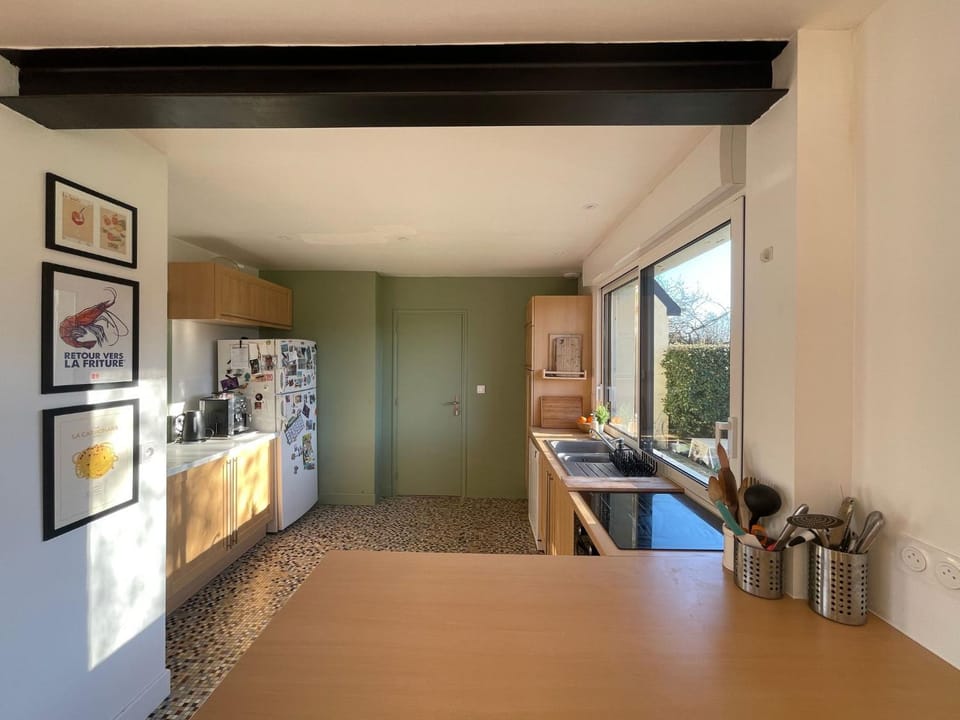 Dining area, dishwasher, oven, stove