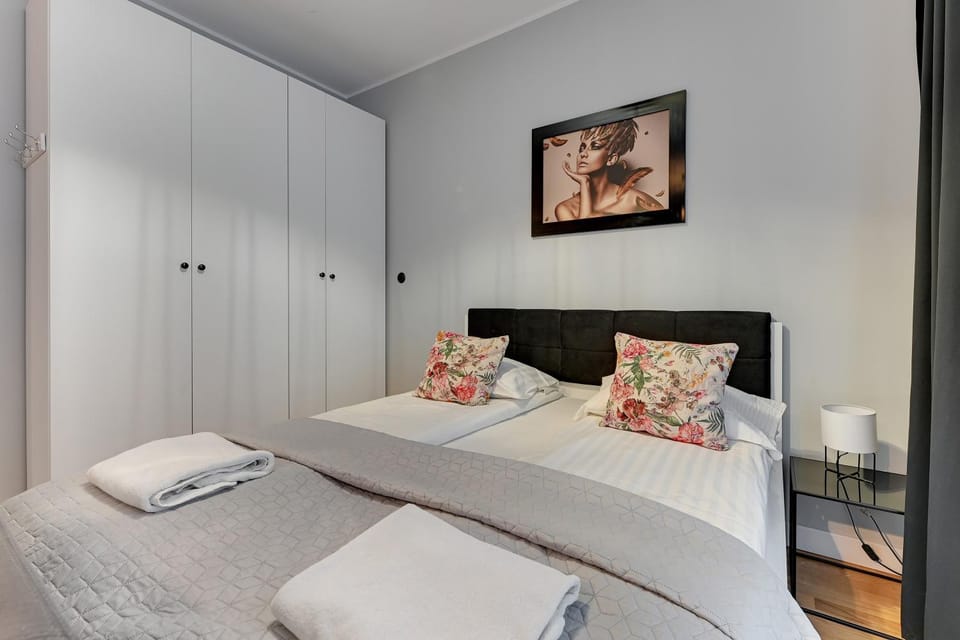 Bed, Photo of the whole room, Bedroom, towels, wardrobe