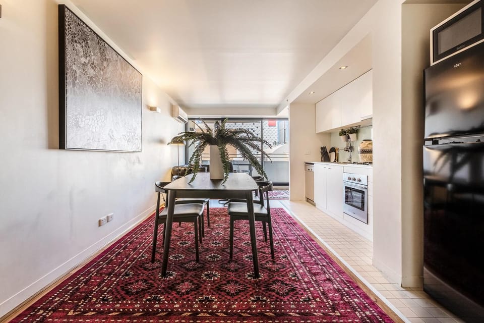 Kitchen or kitchenette, Seating area, Dining area