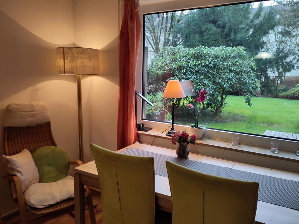 Garden, Seating area, Dining area, Garden view
