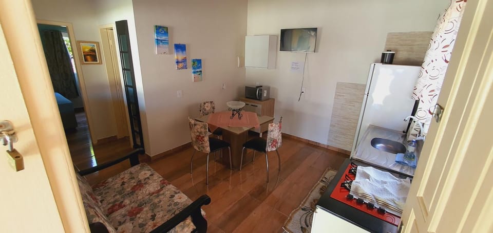 Kitchen or kitchenette, Dining area, stove
