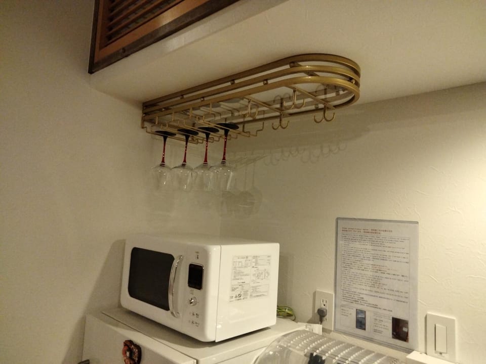 Restaurant/places to eat, Kitchen or kitchenette