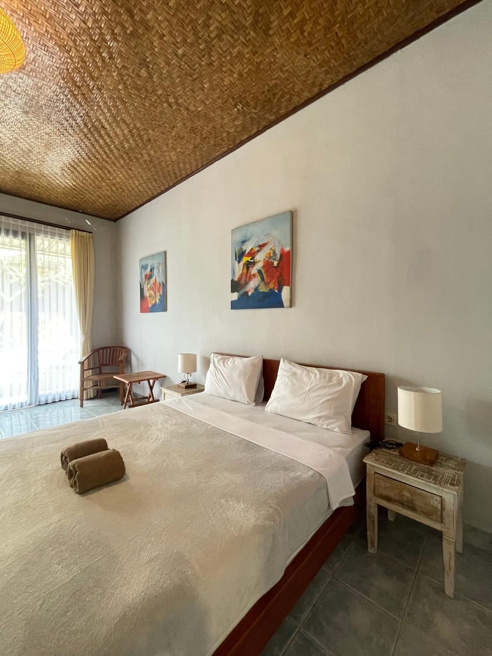 Bed, Photo of the whole room, Seating area, Bedroom