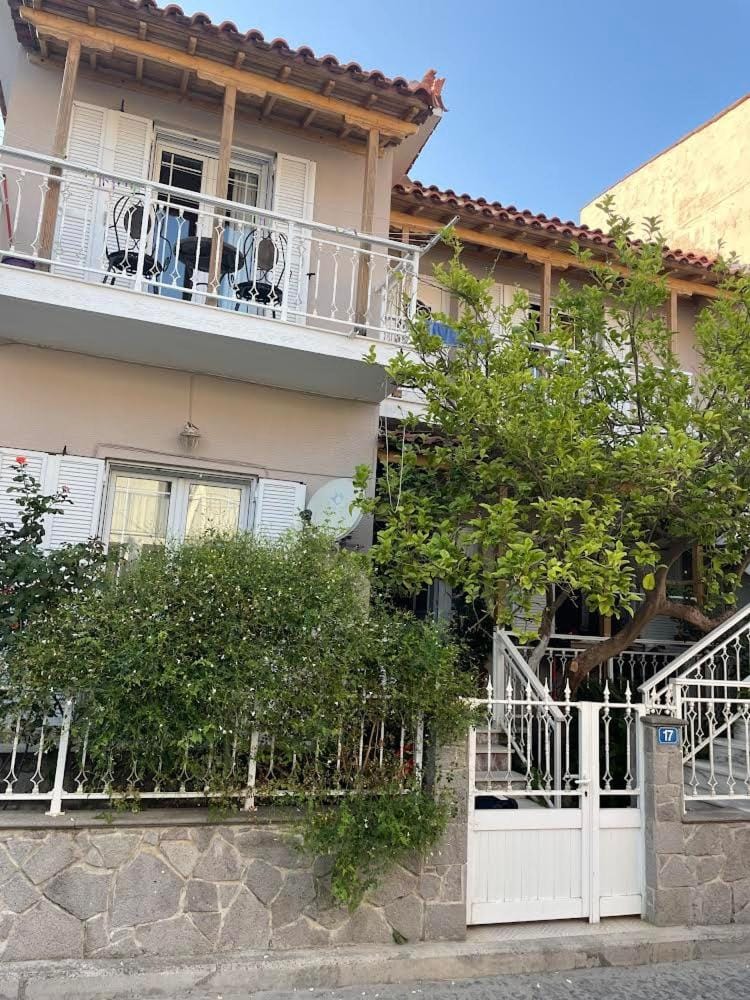 Property building, View (from property/room), Balcony/Terrace