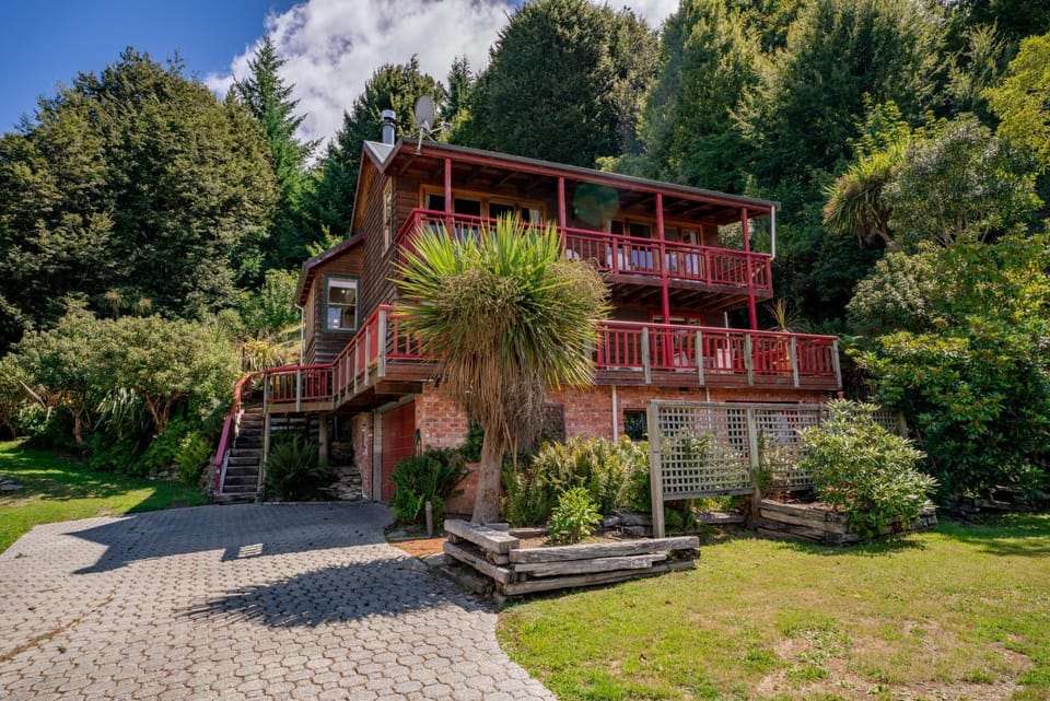 Peace and Tranquillity at Thompson House in Queenstown