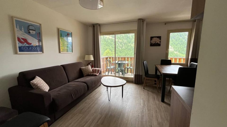 Library, View (from property/room), View (from property/room), Balcony/Terrace, Living room, Seating area, Dining area, Mountain view, Mountain view, internet
