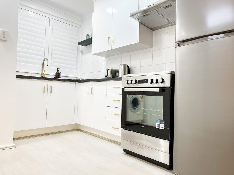 Solhaus - Modern 1BR by Towradgi Beach Apartment in Towradgi