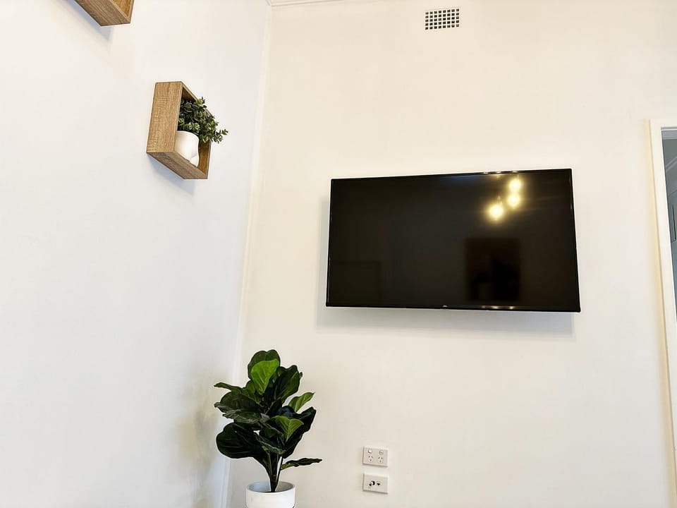 Solhaus - Modern 1BR by Towradgi Beach Apartment in Towradgi