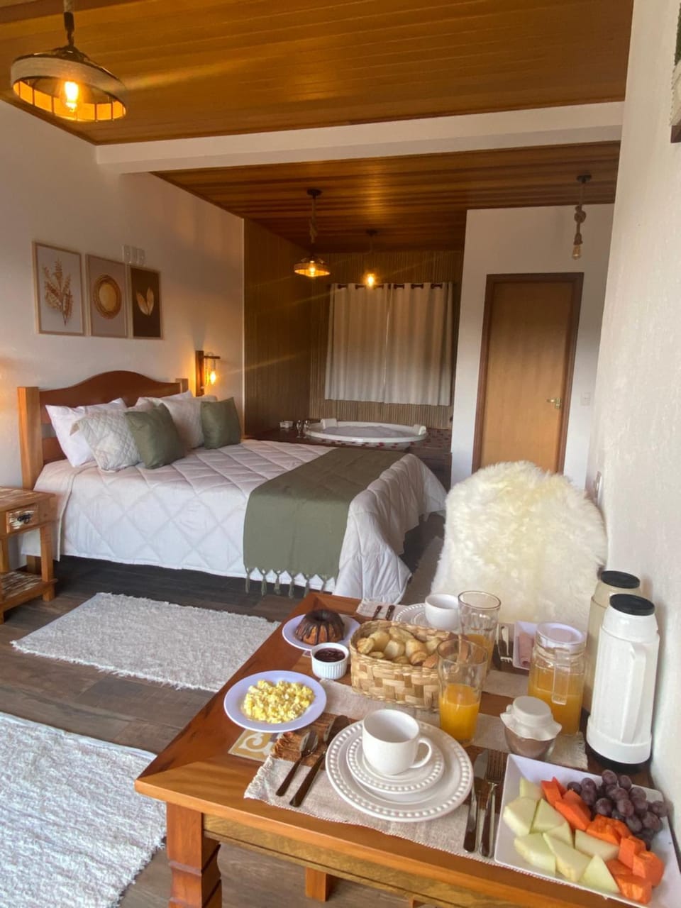Photo of the whole room, Breakfast