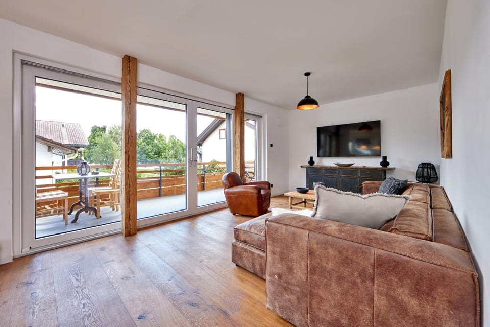 TV and multimedia, Balcony/Terrace, Living room, Seating area