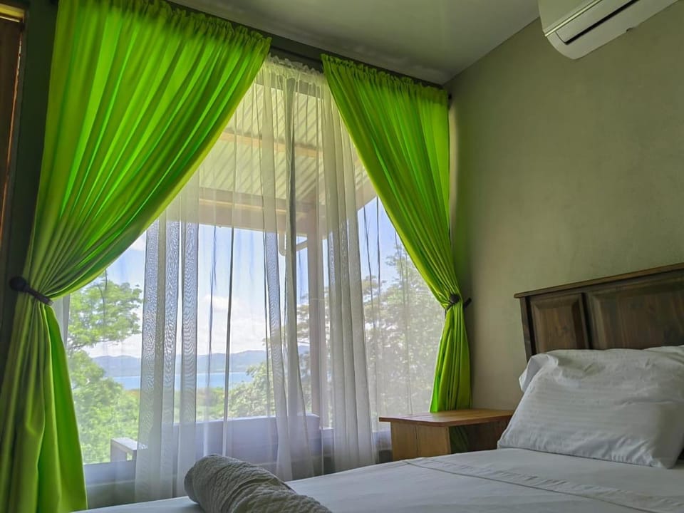 Bed, air conditioner