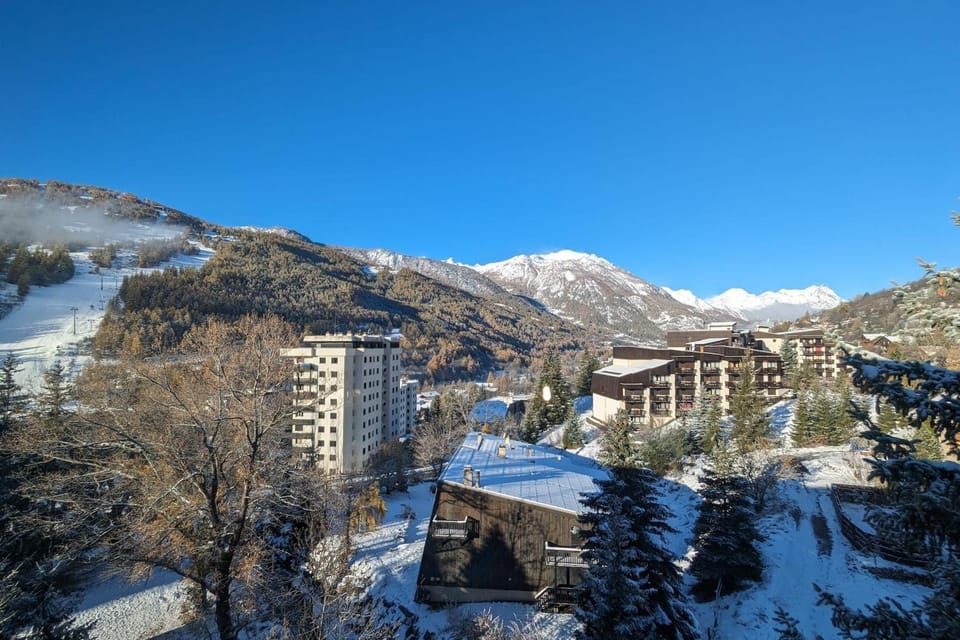 Alpine horizon balcony & panoramic views Apartment in Saint-Chaffrey
