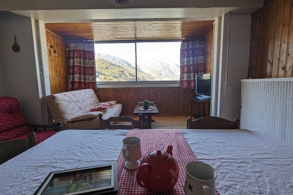 Alpine horizon balcony & panoramic views Apartment in Saint-Chaffrey