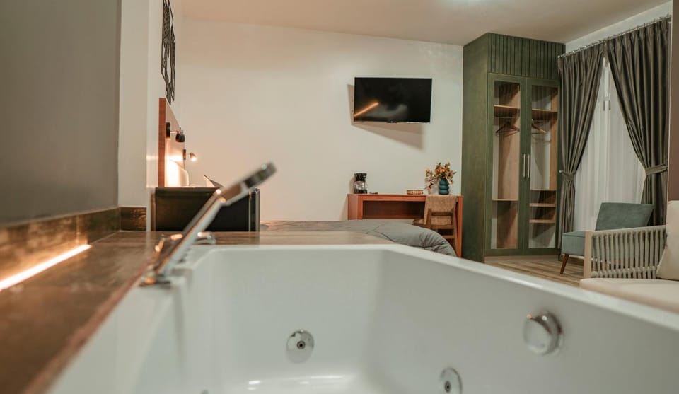 Bed, Bathroom, TV and multimedia, Coffee/tea facilities, Bath, safe, towels