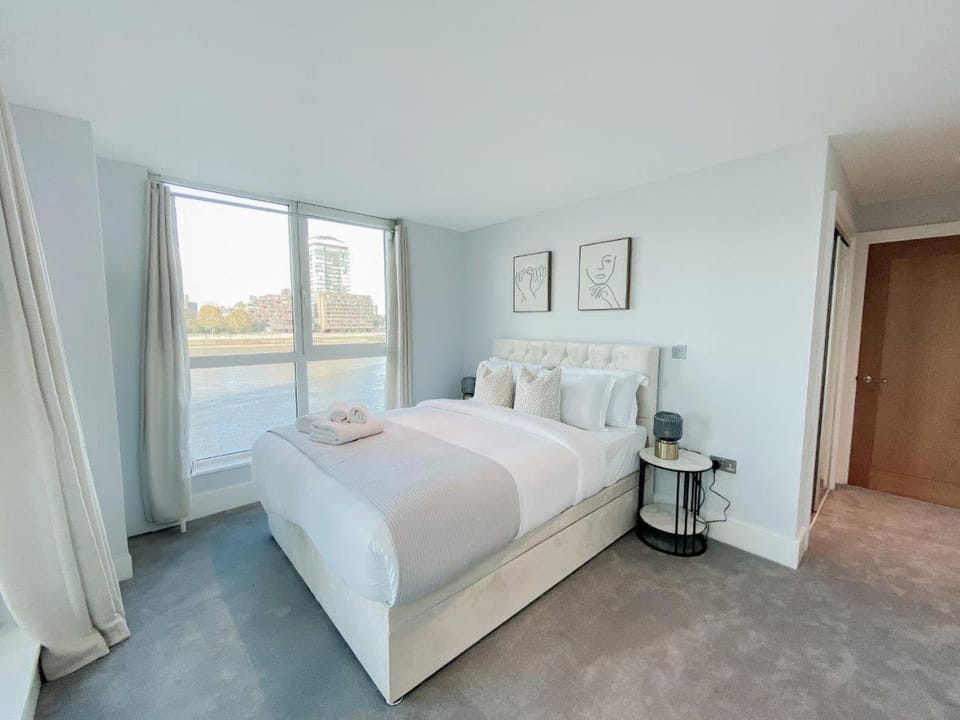 Luxury Riverside Retreat with Stunning Views Apartment in City of Westminster