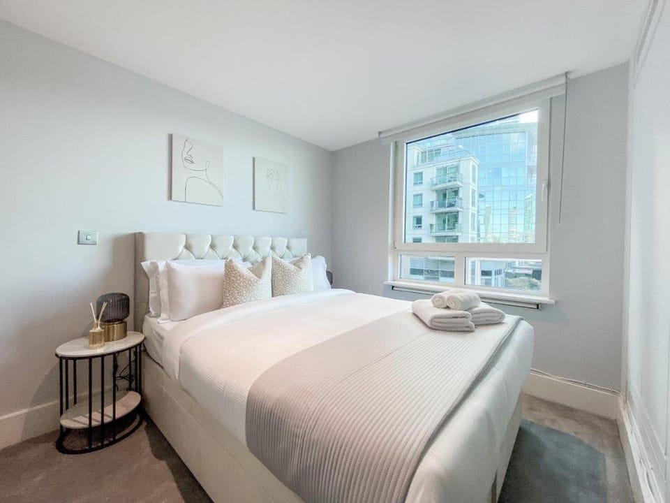 Luxury Riverside Retreat with Stunning Views Apartment in City of Westminster