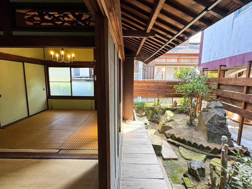 ギャラリー宿　INNAHOUSE ANDAGALLERY Country House in Hyogo Prefecture