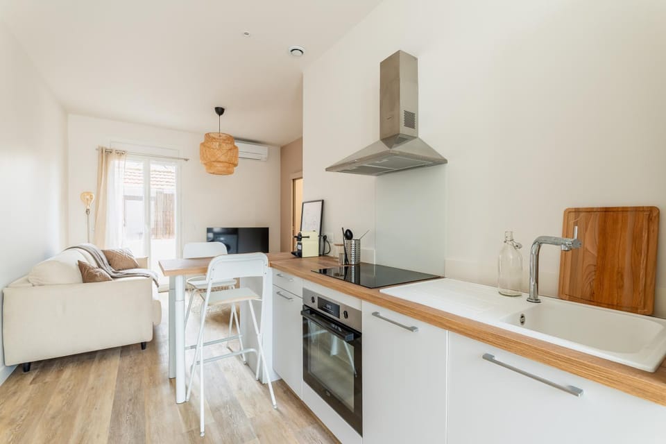 Kitchen or kitchenette, Living room, Dining area, pet friendly