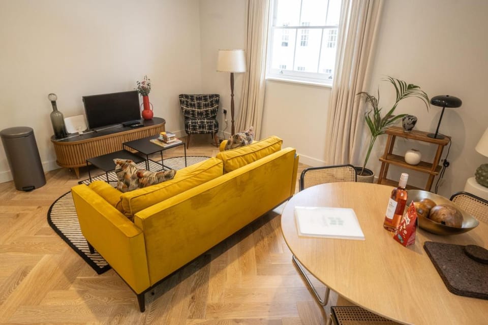 Modern, stylish newly refurbished 2nd floor apartment in Fitzrovia Apartment in City of Westminster