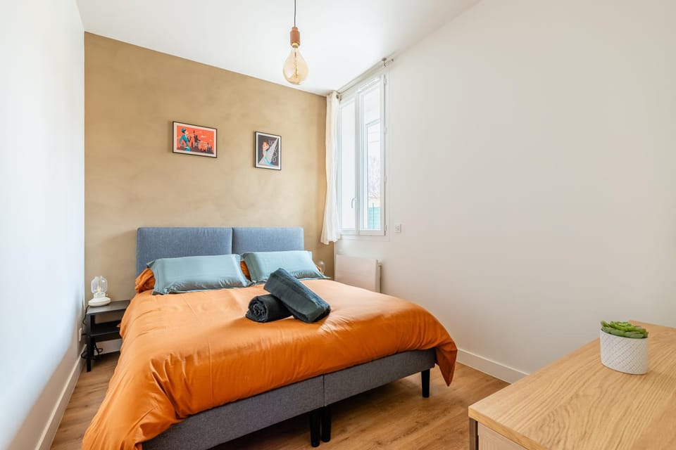 Bed, Bedroom