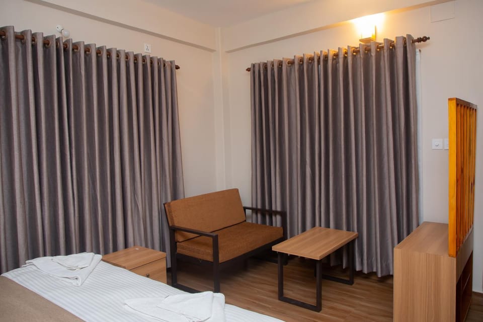 Bed, Seating area