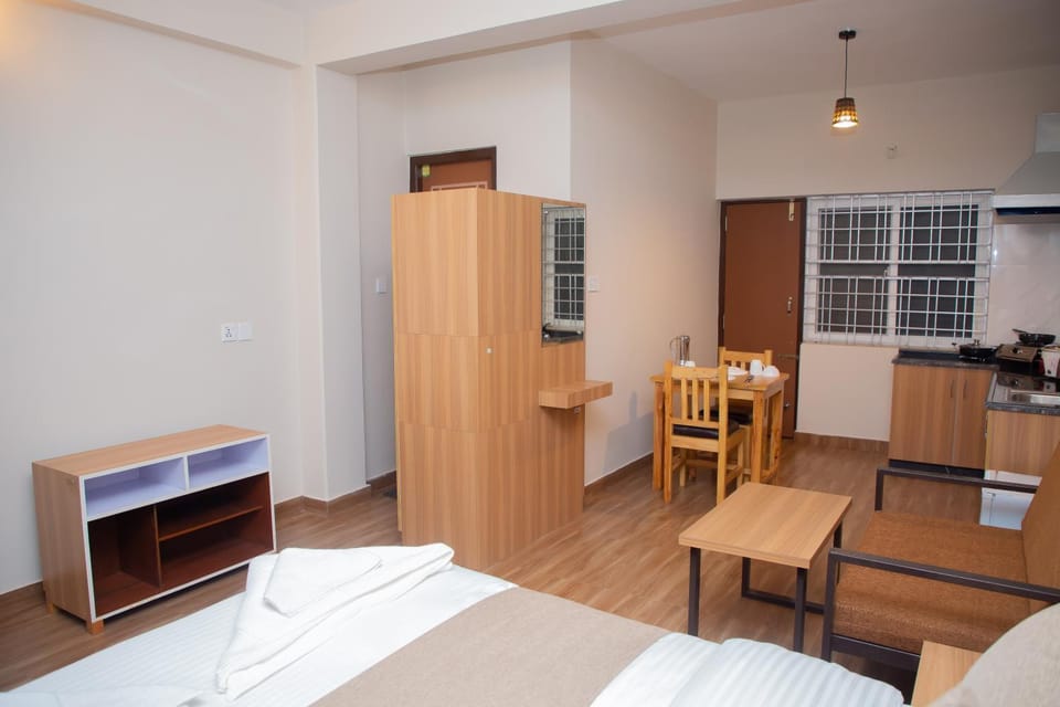 Bed, Kitchen or kitchenette, Photo of the whole room, Seating area, Dining area, minibar, wardrobe