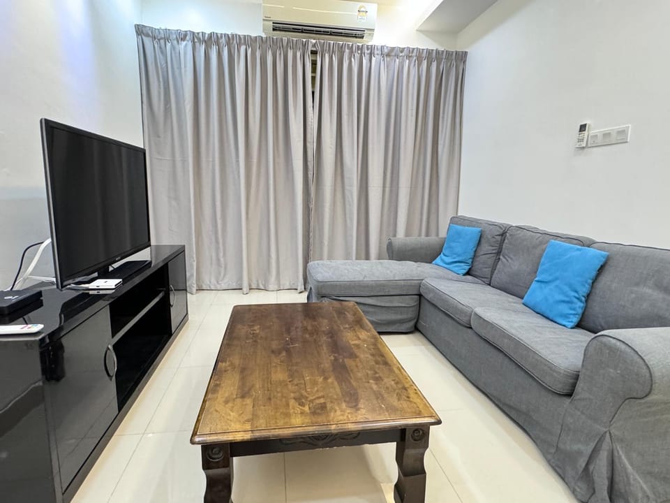 Communal lounge/ TV room, TV and multimedia, Living room, Seating area